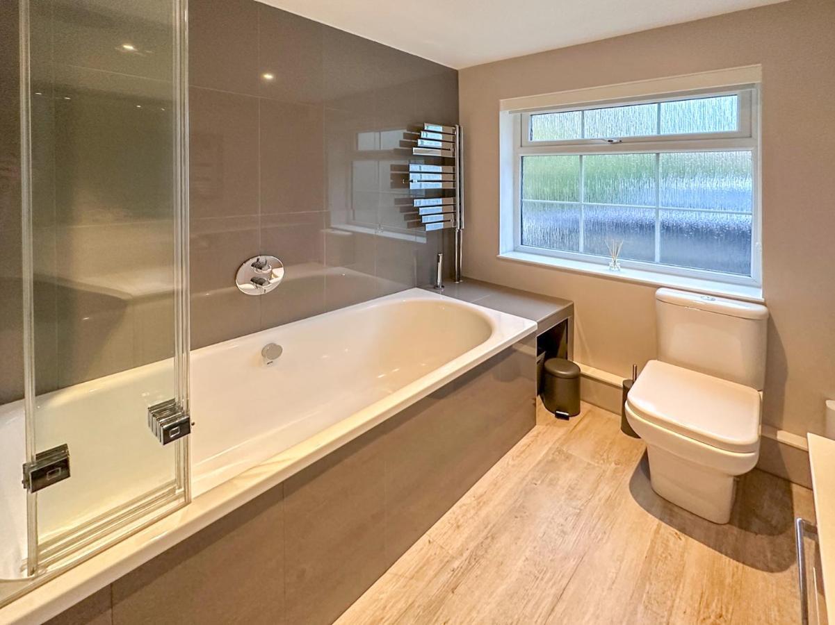 Blunsdon Lodge - Spacious Bungalow, High Speed Wi-Fi, Free Private Parking, Garden Swindon Zewnętrze zdjęcie