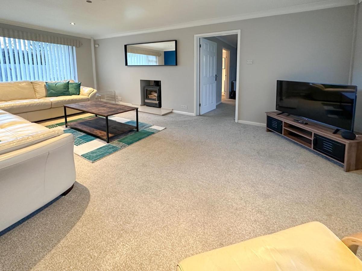 Blunsdon Lodge - Spacious Bungalow, High Speed Wi-Fi, Free Private Parking, Garden Swindon Zewnętrze zdjęcie